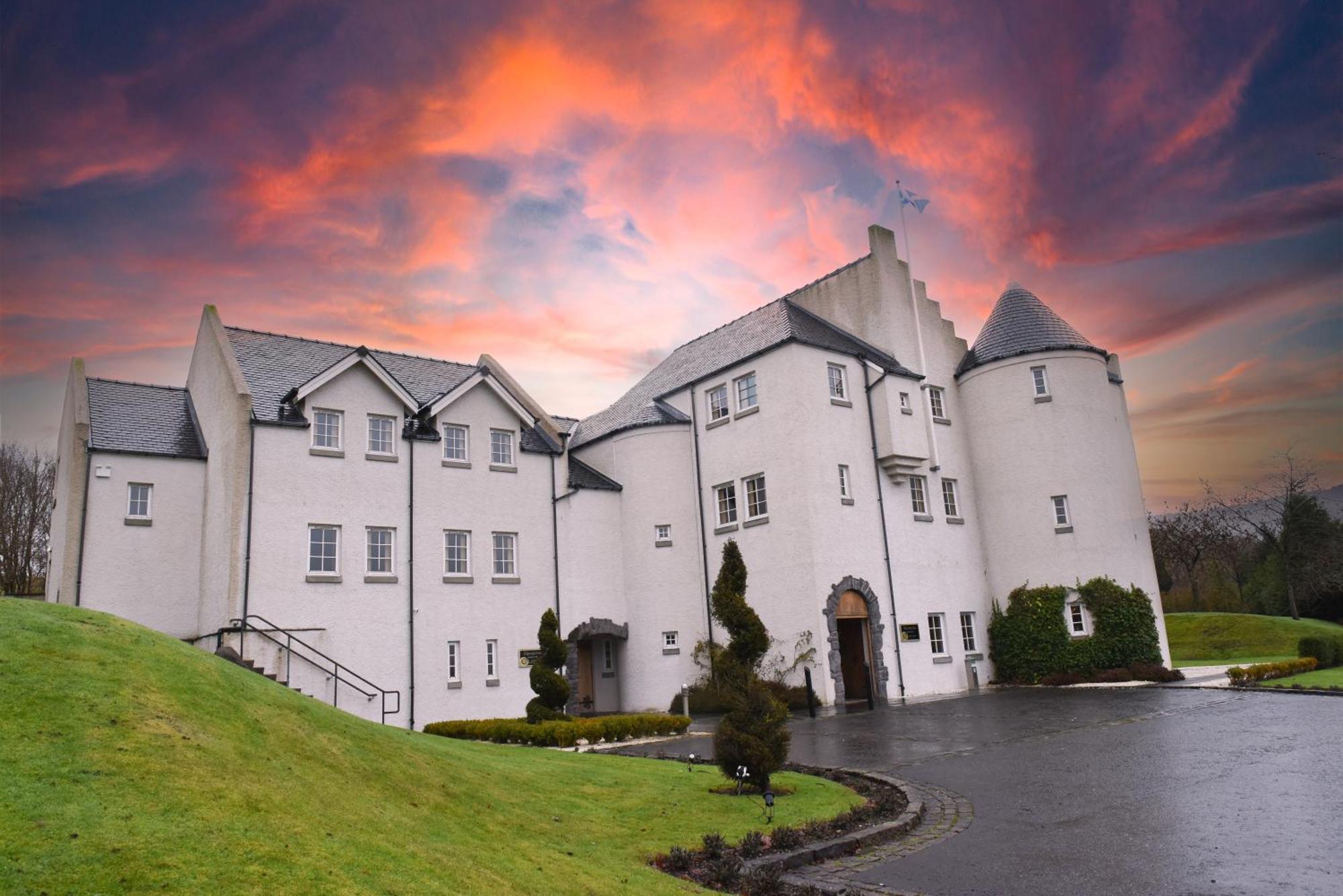 Glenskirlie Castle Hotel Banknock 외부 사진